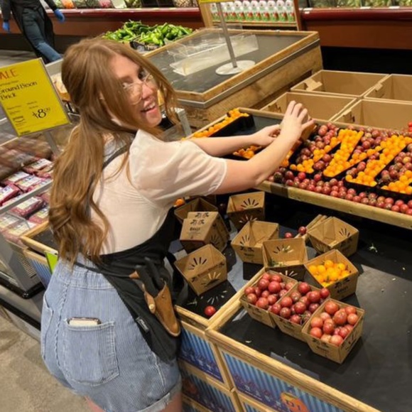 Meet your Posher, Amanda - Picture 1 of 1